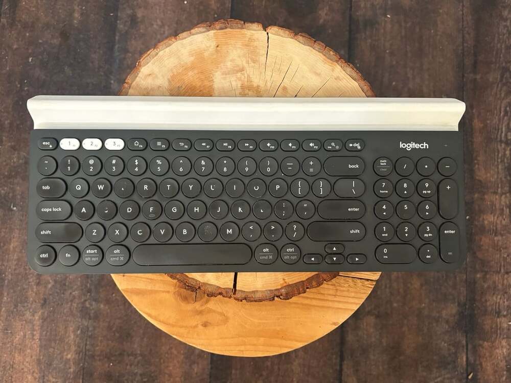 Logitech K780 Multi-Device Wireless Keyboard - Picture 5 of 8
